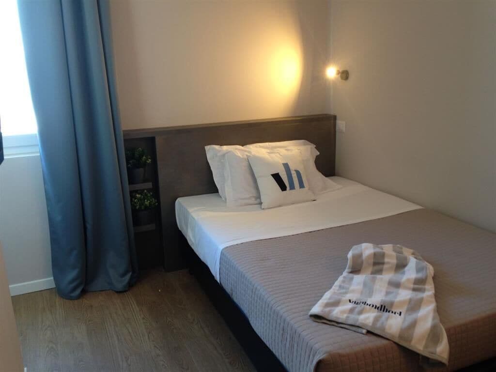 Standard Double Room Single Use with French bed | Minibár, széf a szobában, sötétítőfüggöny és hangszigetelés