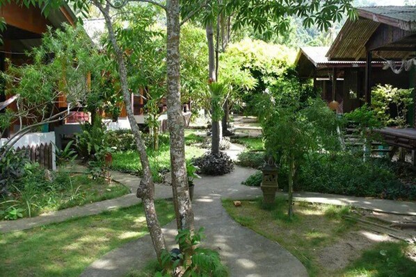 Garden - Bamboo Bungalow Thong Nai Pan Yai (Ko Pha-ngan)