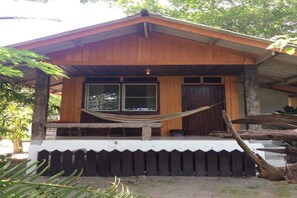A wooden cabin with a porch, a hammock, and a wooden fence. - Bamboo Bungalow Thong Nai Pan Yai (Ko Pha-ngan)