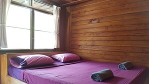 A single bed with purple bedding, a window with curtains, and wooden walls. - Bamboo Bungalow Thong Nai Pan Yai (Ko Pha-ngan)