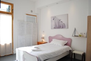Desk, iron/ironing board, free WiFi, bed sheets - Dreaming Verona Rooms (Verona)