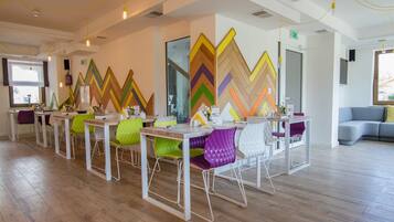 Daily buffet breakfast (PLN 30.00 per person)