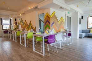 每日供应自助式早餐（每人 PLN 30.00）