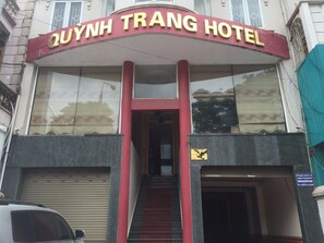 Property entrance - Quynh Trang Hotel (Hai Phong)