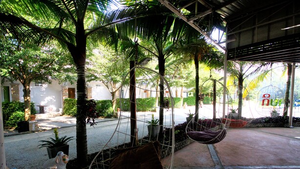 Lobby sitting area - Panta Resort (Thoeng)