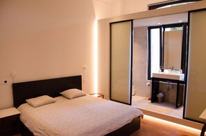 Comfort Double Room, Garden View | Egyptian cotton sheets, premium bedding, individually decorated - Albert Molière (Brussels)