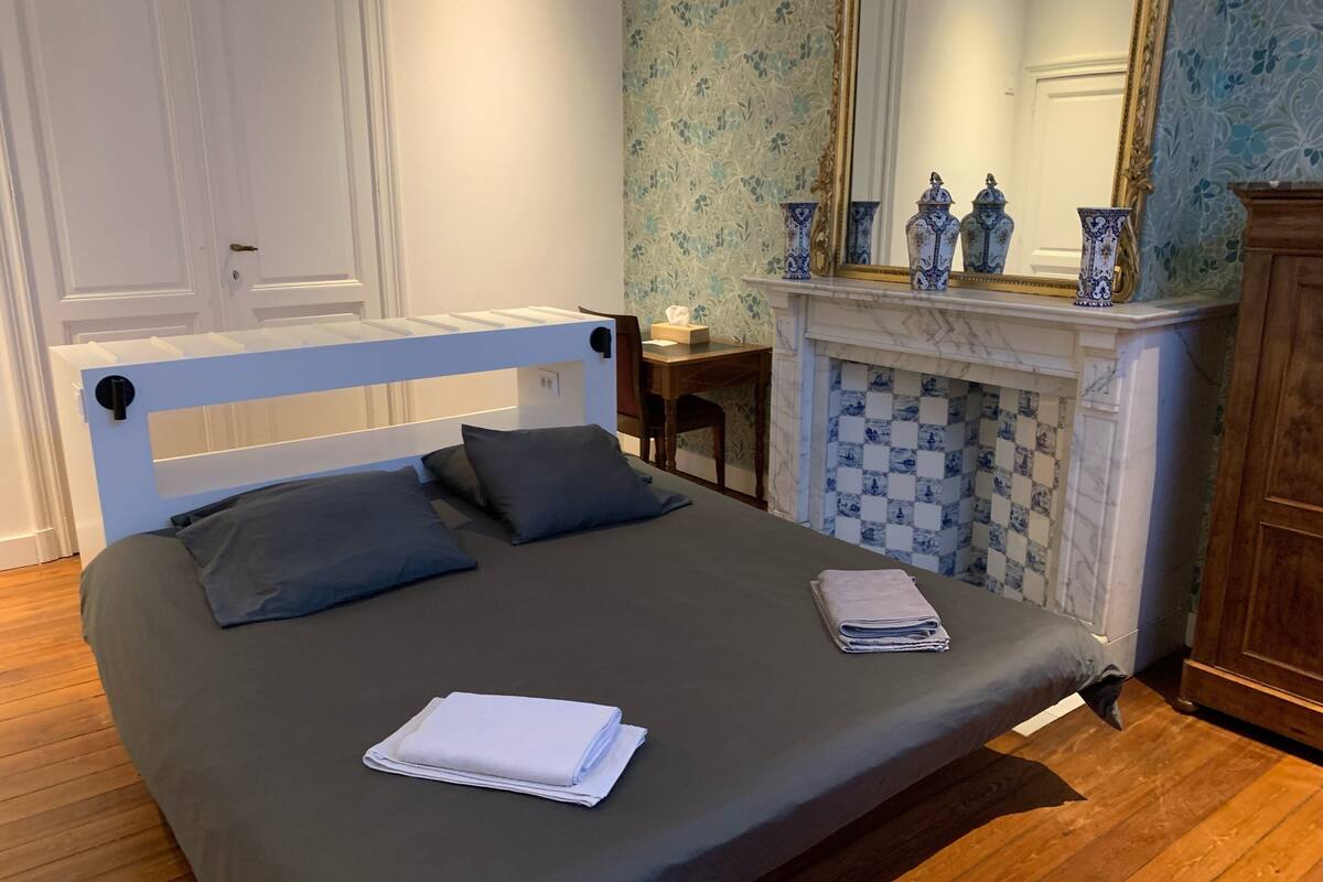 Superior Room, 1 King Bed, Non Smoking, Balcony | Egyptian cotton sheets, premium bedding, blackout drapes, soundproofing
