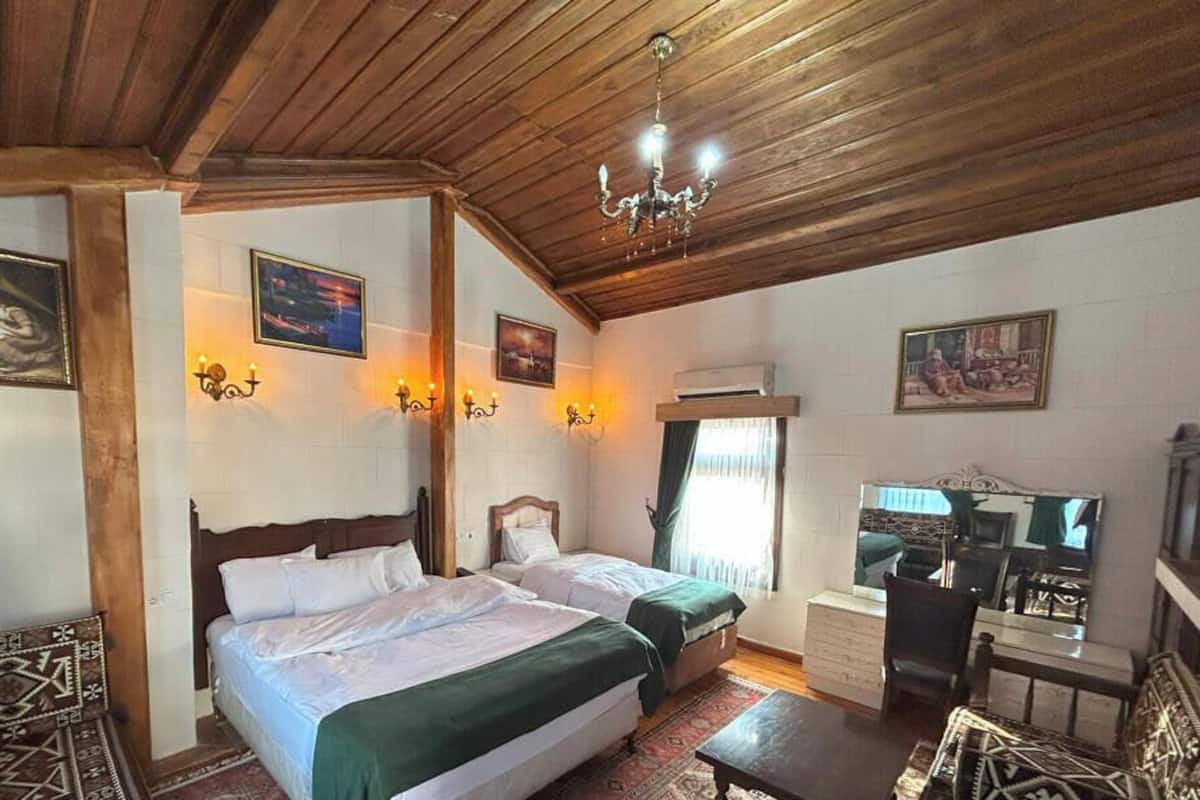 Standard Room | Bathroom | Shower, free toiletries, hair dryer, slippers