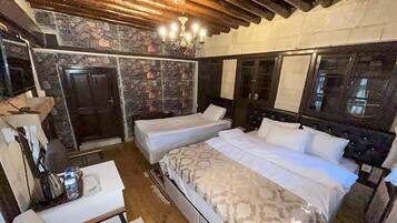 Quarto solteiro conforto, 1 quarto | 1 quarto, roupas de cama premium, cofres nos quartos, escrivaninha