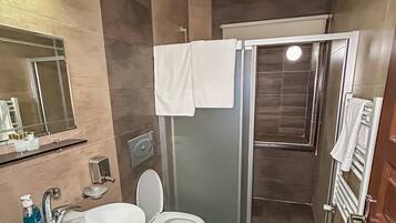 1 bedroom, premium bedding, in-room safe, desk