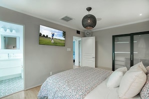 3 bedrooms, desk, iron/ironing board, free WiFi
