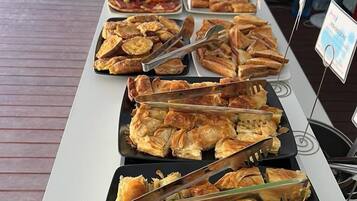 Free daily buffet breakfast