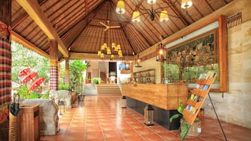 Quầy tiếp tân