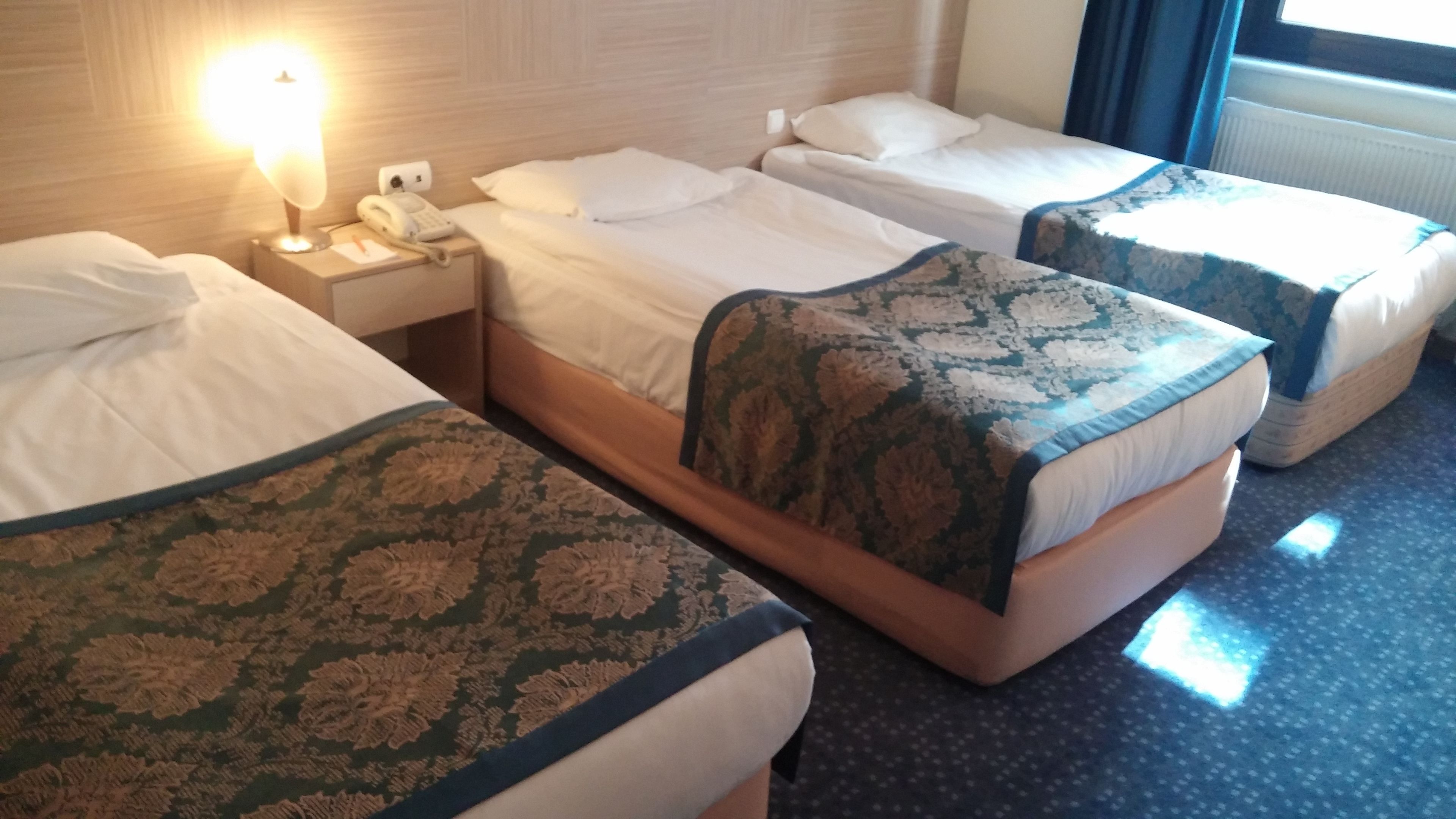 standard triple room | minibar, in-room safe, desk, iron/ironing board