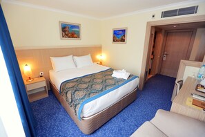 Minibar, in-room safe, desk, iron/ironing board - ATAKULE KING HOTEL (Ankara)