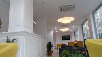 Café da manhã com buffet grátis todos os dias