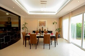 Family Villa, 4 Bedrooms, Garden View, Poolside | 4 bedrooms, desk, blackout drapes, soundproofing