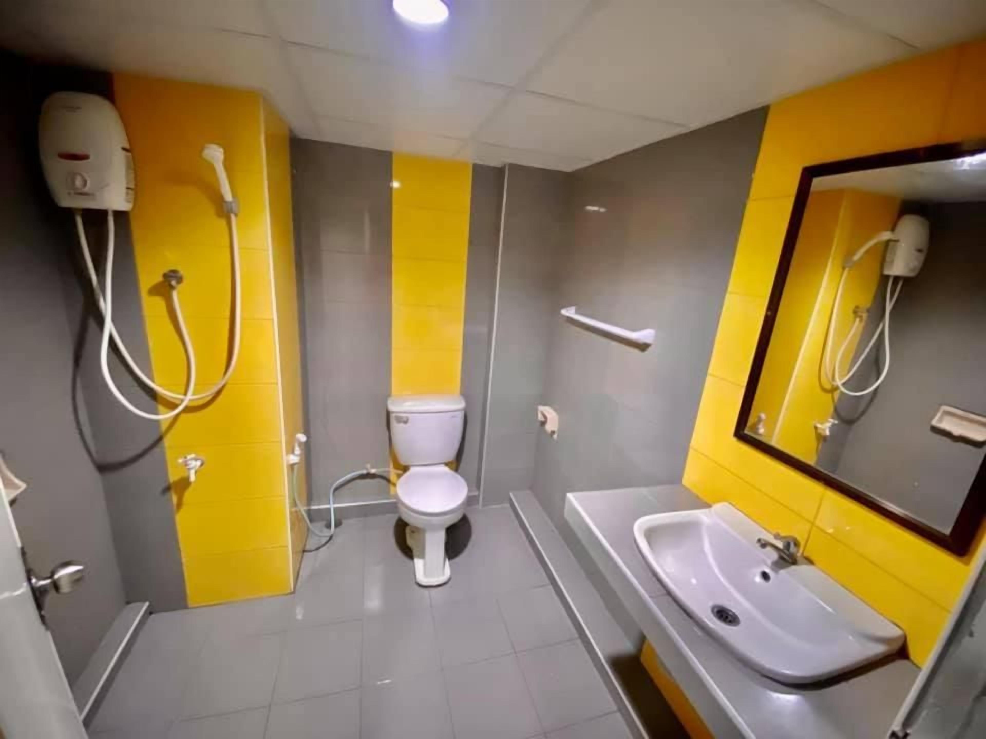 A bathroom with a toilet, bidet, and sink.