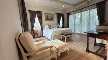 Standaard kamer | Luxe beddengoed, een minibar, een kluis op de kamer