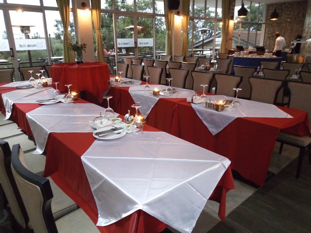 Lunch and dinner served, international cuisine