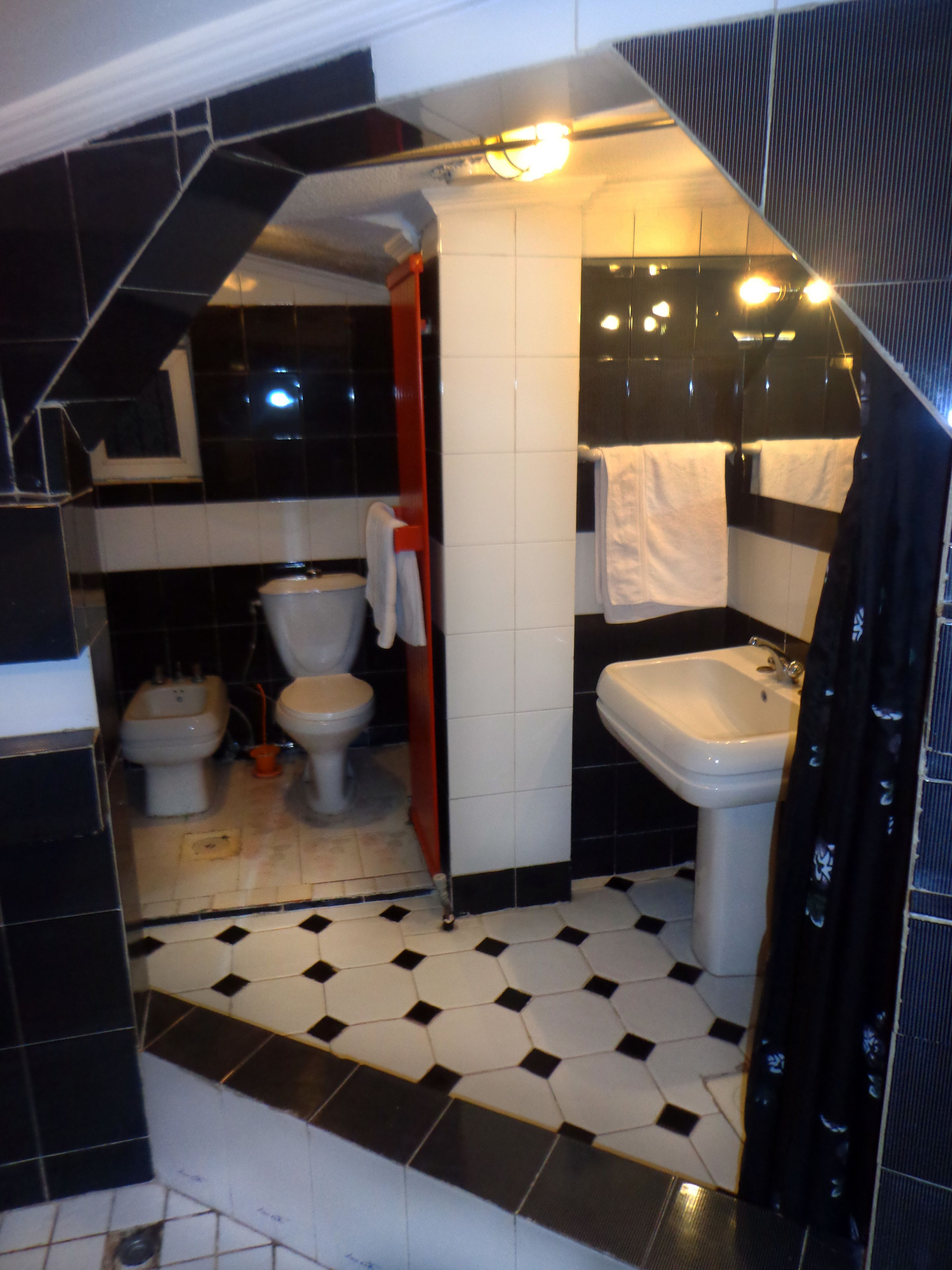 double room | bathroom | shower, free toiletries, hair dryer, bidet
