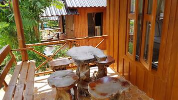 Family Bungalow for 8 | Balcony