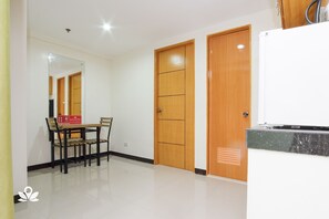 Dobbeltrom – standard | Skrivebord, wi-fi (inkludert) og sengetøy