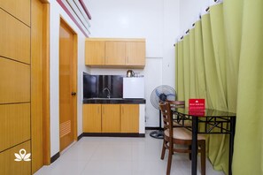 Habitación (Loft) | Cocina privada | Refrigerador 