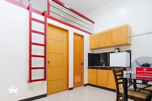 Camera (Loft) | Cucina privata | Frigorifero
