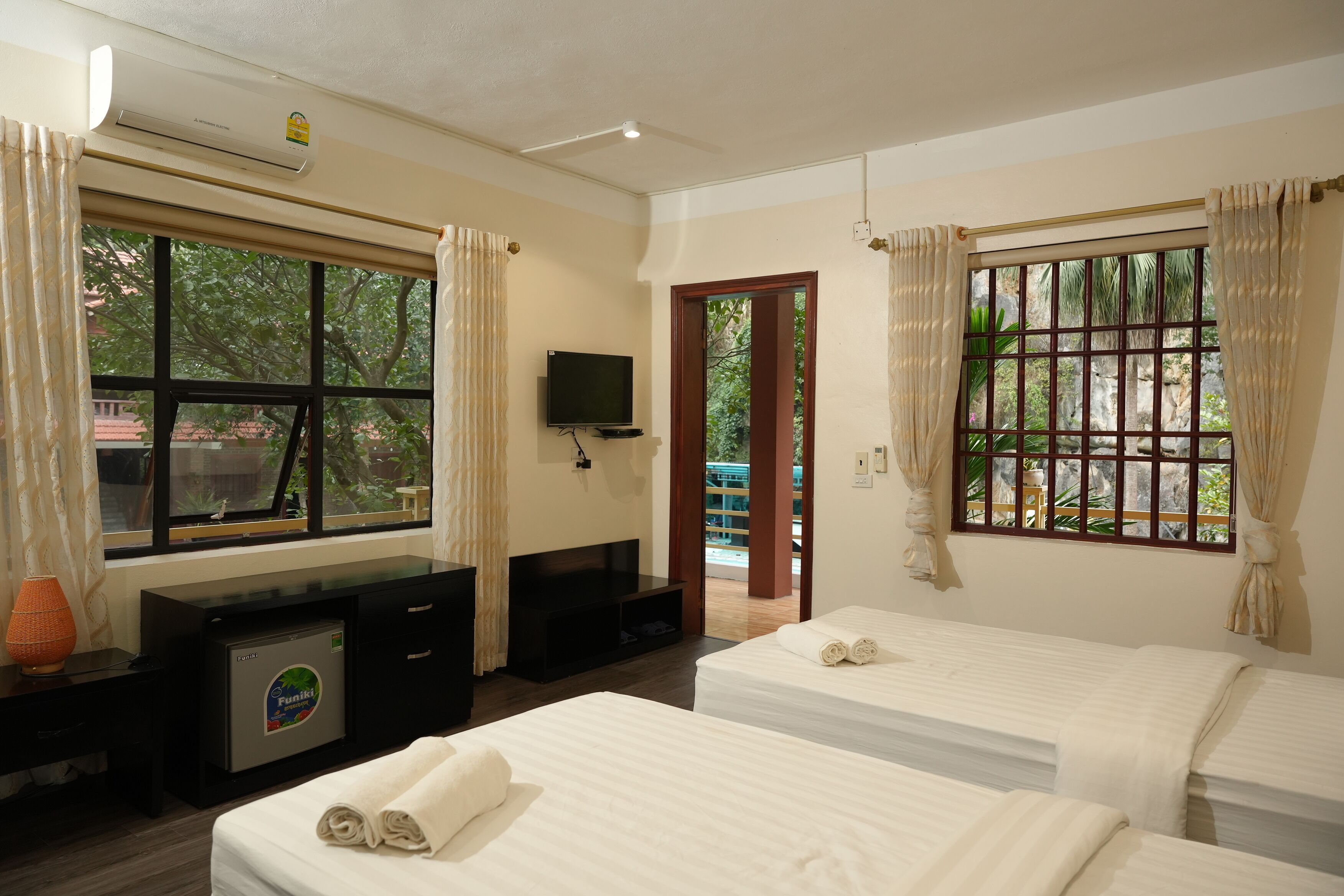 Family Mountain view | Courtyard view