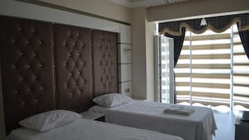 Quarto casal standard | Roupas de cama premium, frigobar, cofres nos quartos, escrivaninha