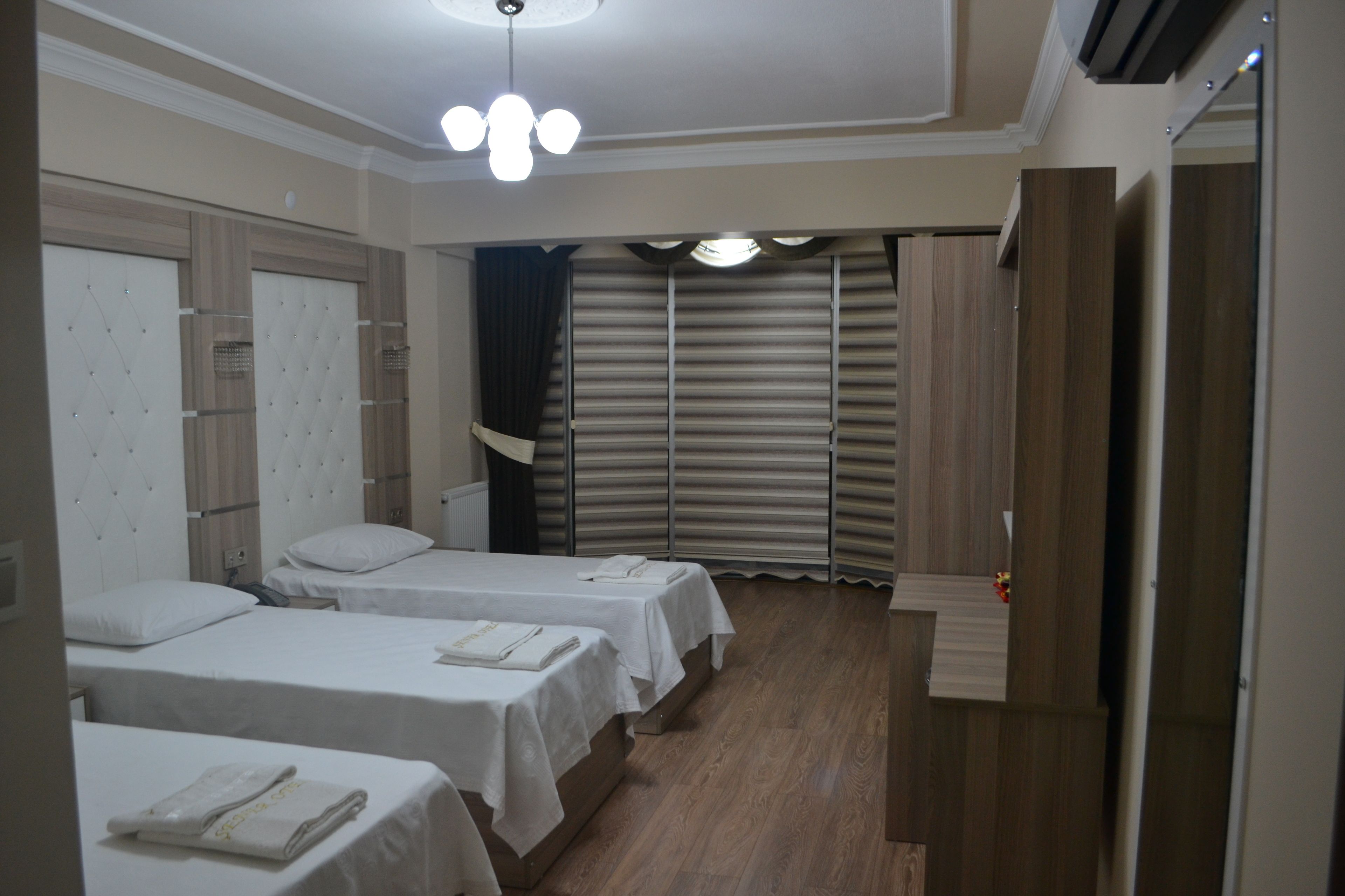 Standard Triple Room | Premium bedding, minibar, in-room safe, desk