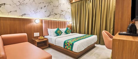 Premium Room | In-room safe, desk, free WiFi, bed sheets