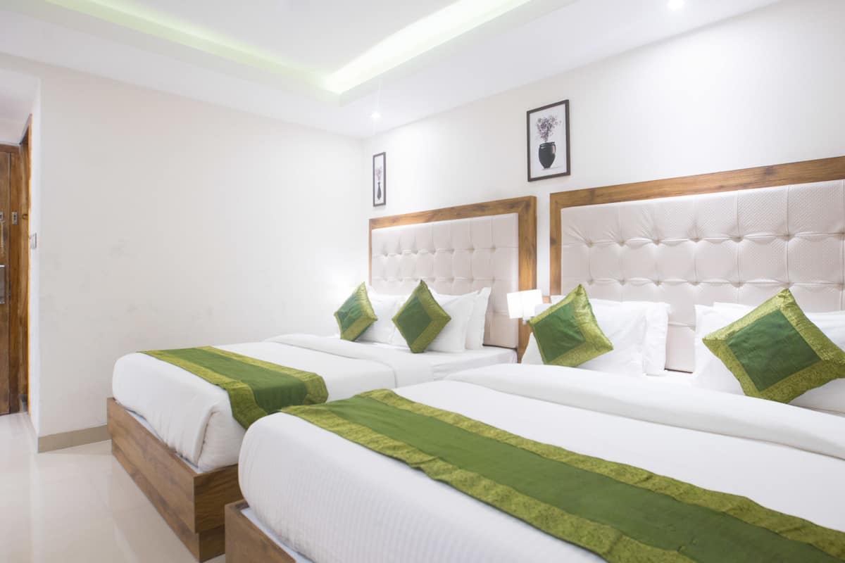 Premium Room | In-room safe, desk, free WiFi, bed sheets