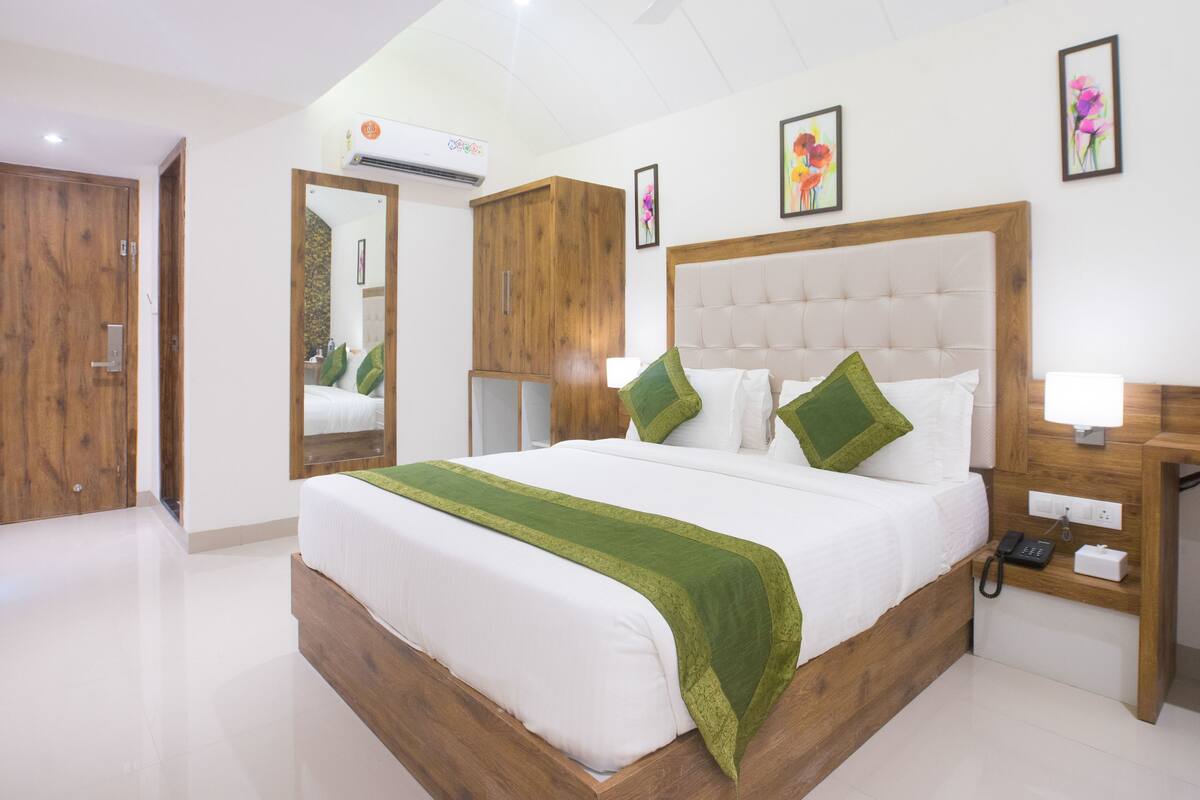 Standard Room | In-room safe, desk, free WiFi, bed sheets