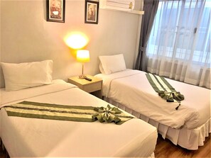 Phòng 2 giường đơn Tiêu chuẩn | Két bảo mật tại phòng, màn/rèm cản sáng 