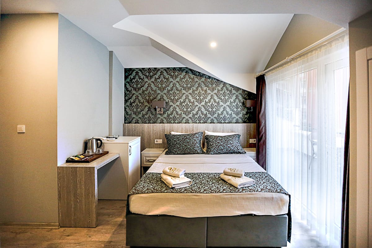 double room, 1 double bed, terrace | desk, soundproofing, iron/ironing board, free cots/infant beds