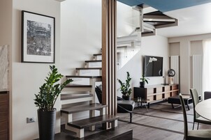 Executive Penthouse | Living area | TV