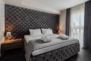 Executive Penthouse | Hypo-allergenic bedding, minibar, in-room safe, individually decorated - Il Decameron Luxury Design Hotel  (Odesa)