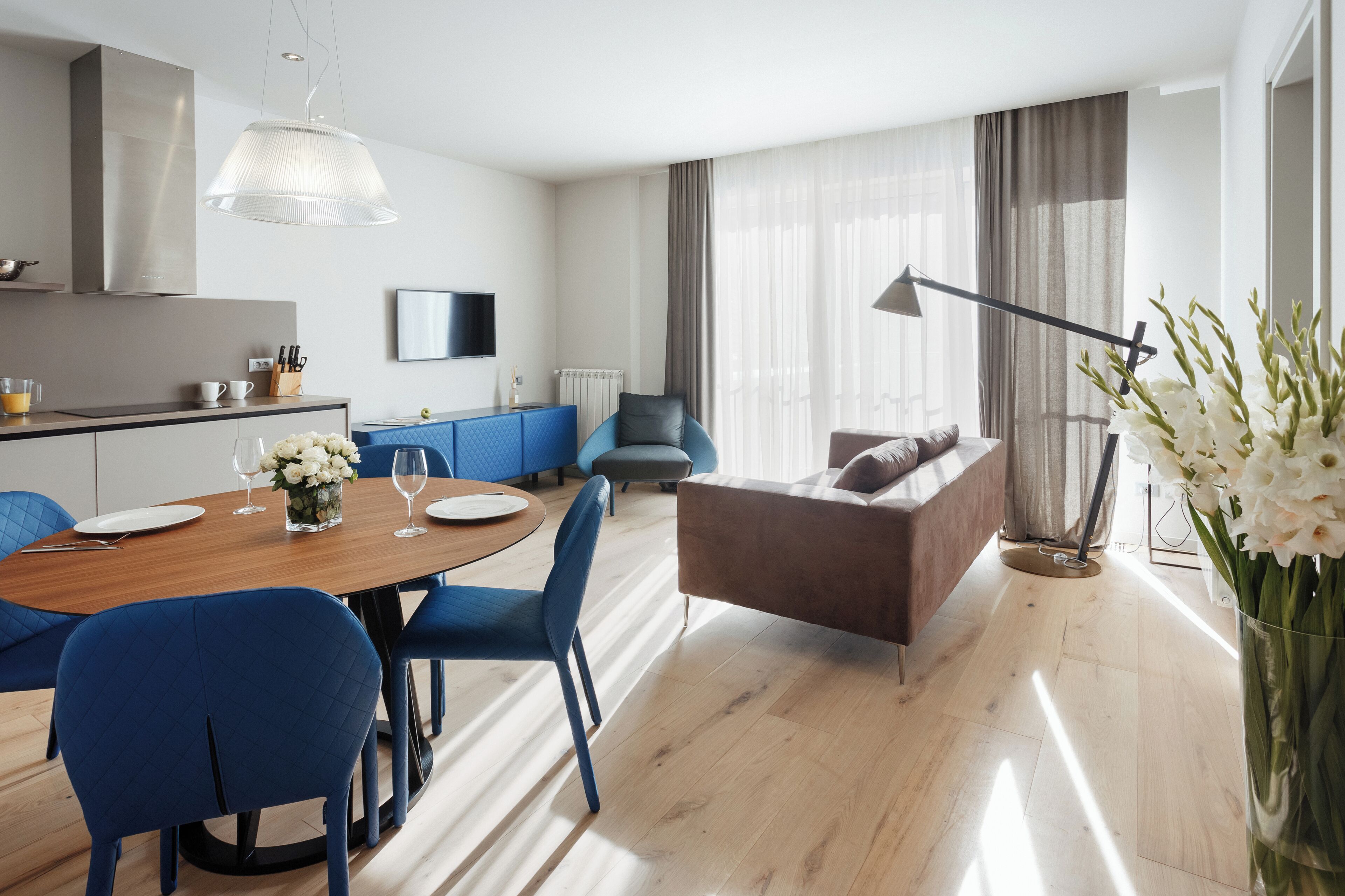 Prestige Suite | Allergiatestatut vuodevaatteet, minibaari, tallelokero huoneessa