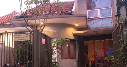 Buton Backpaker Lodge - Hostel