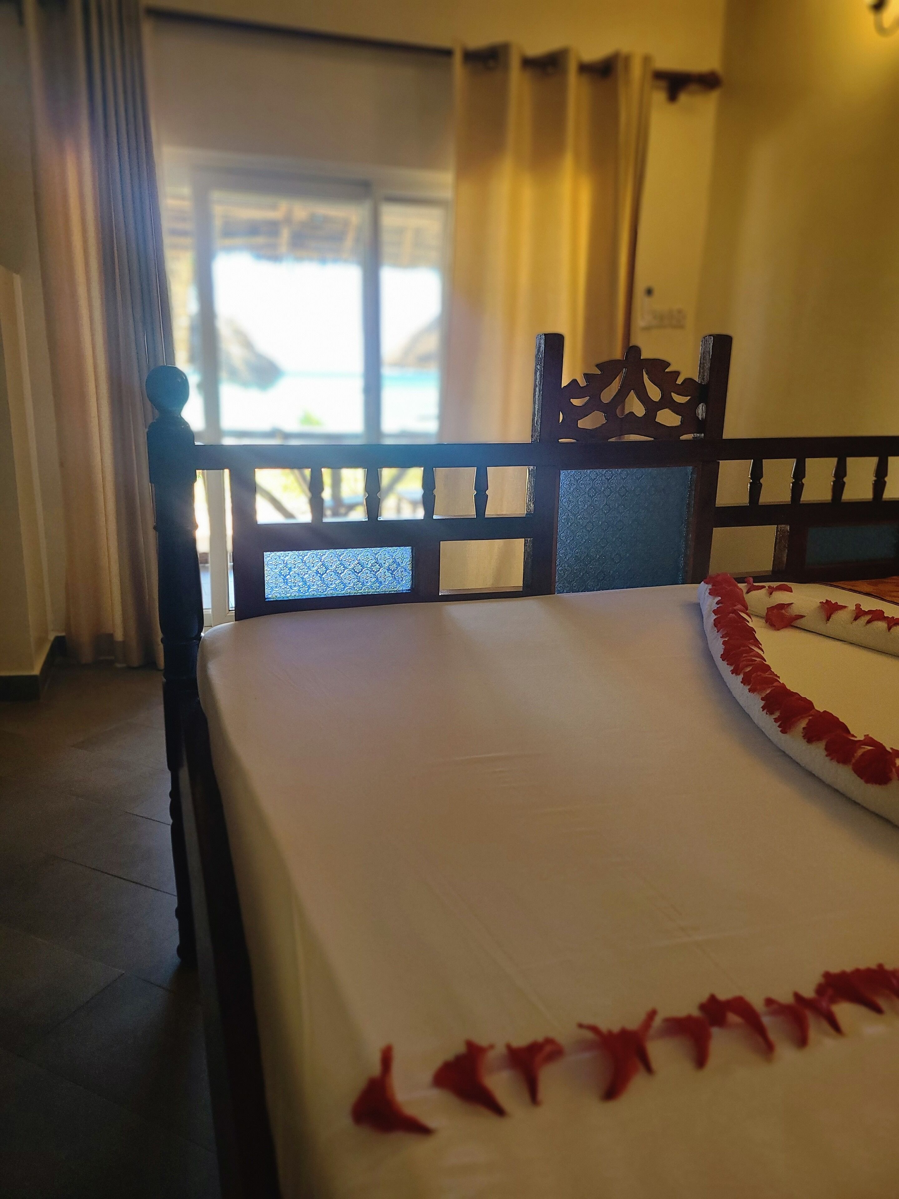 Deluxe Room, Oceanfront | In-room safe, individually furnished, desk, laptop workspace