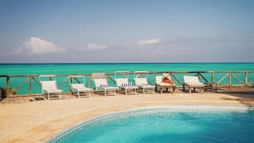 Outdoor pool, pool umbrellas, sun loungers