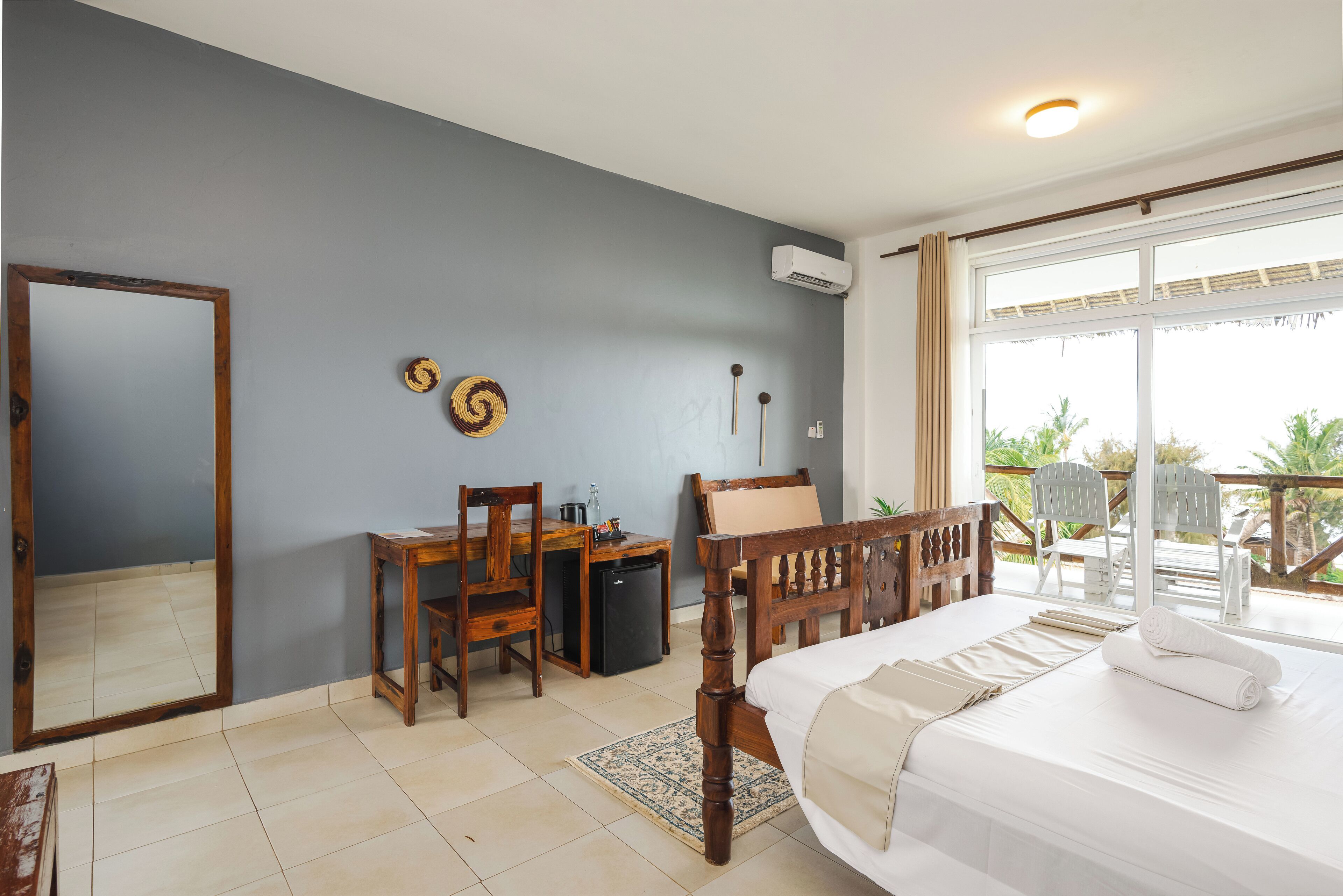 In-room safe, individually furnished, desk, laptop workspace