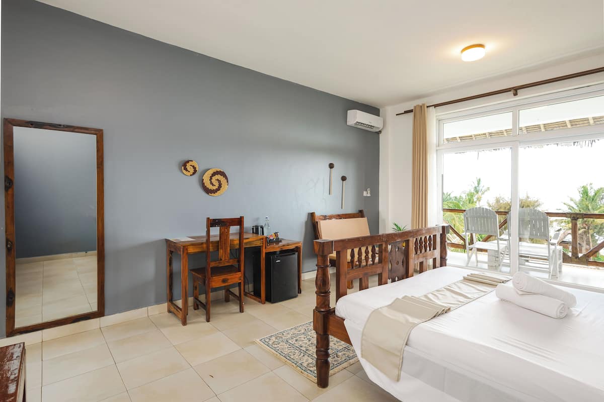 Coffres-forts dans les chambres, ameublement personnalisé, bureau