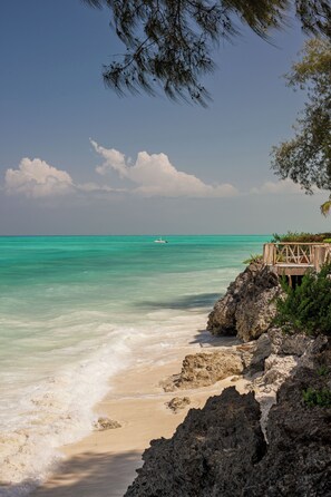 On the beach, white sand, beach bar - Tanzanite Beach Resort (Nungwi)