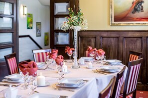 Breakfast, lunch and dinner served - Hotel Krzyski (Tarnow)