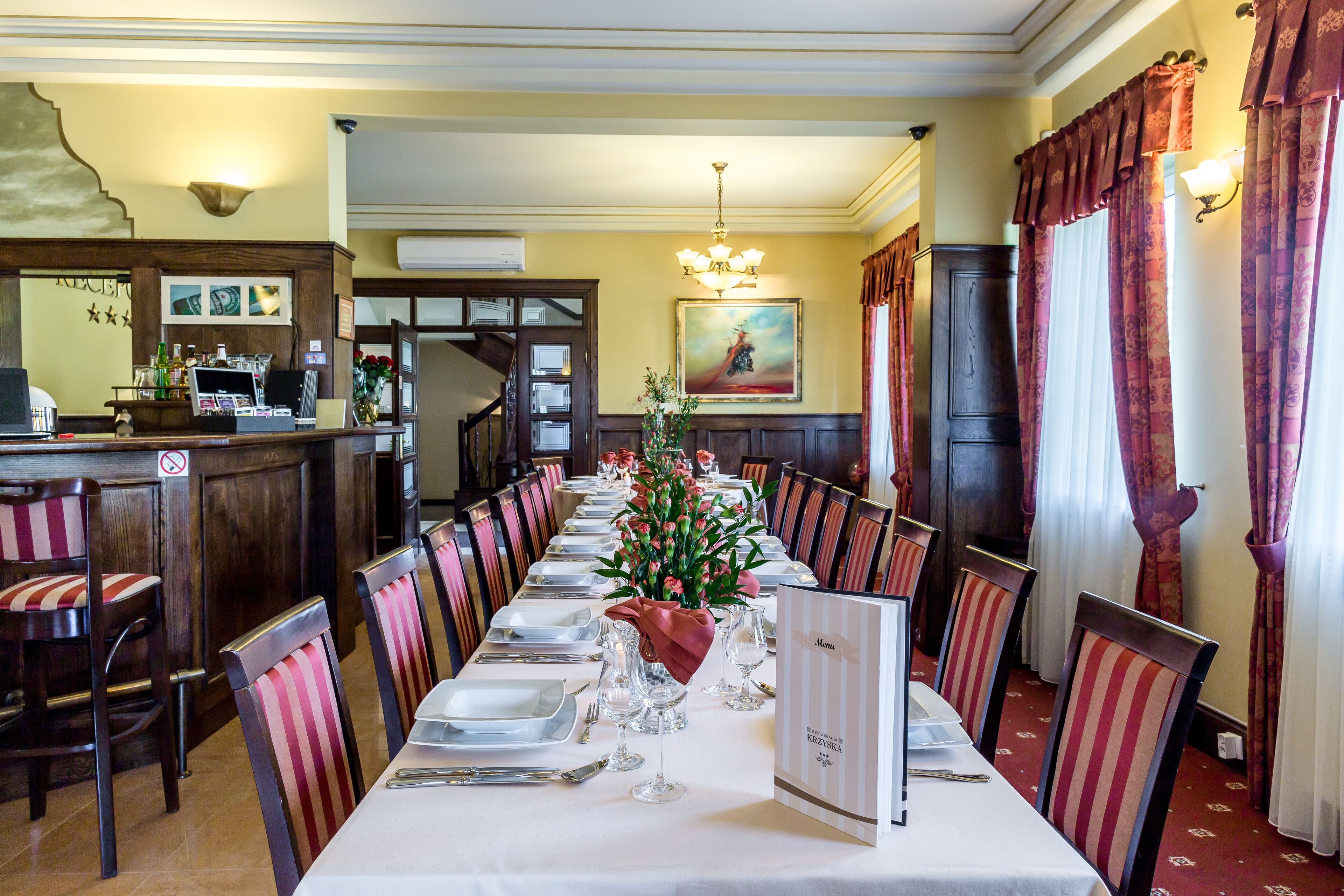 breakfast, lunch, dinner served; local and international cuisine