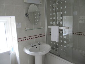 Bathroom - The Manor Country House Hotel (Dumfries)