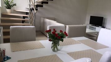 Duplex (Aircondition) | In-room dining